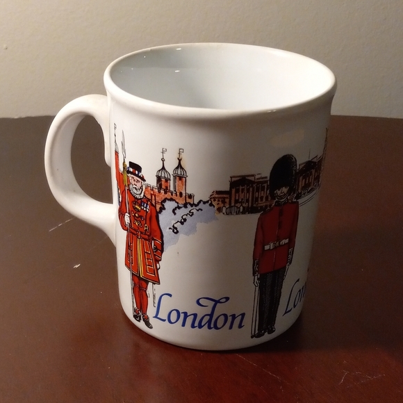 Prince William Pottery Mug London Royal Guard Big Ben Buckingham Palace - Picture 3 of 7